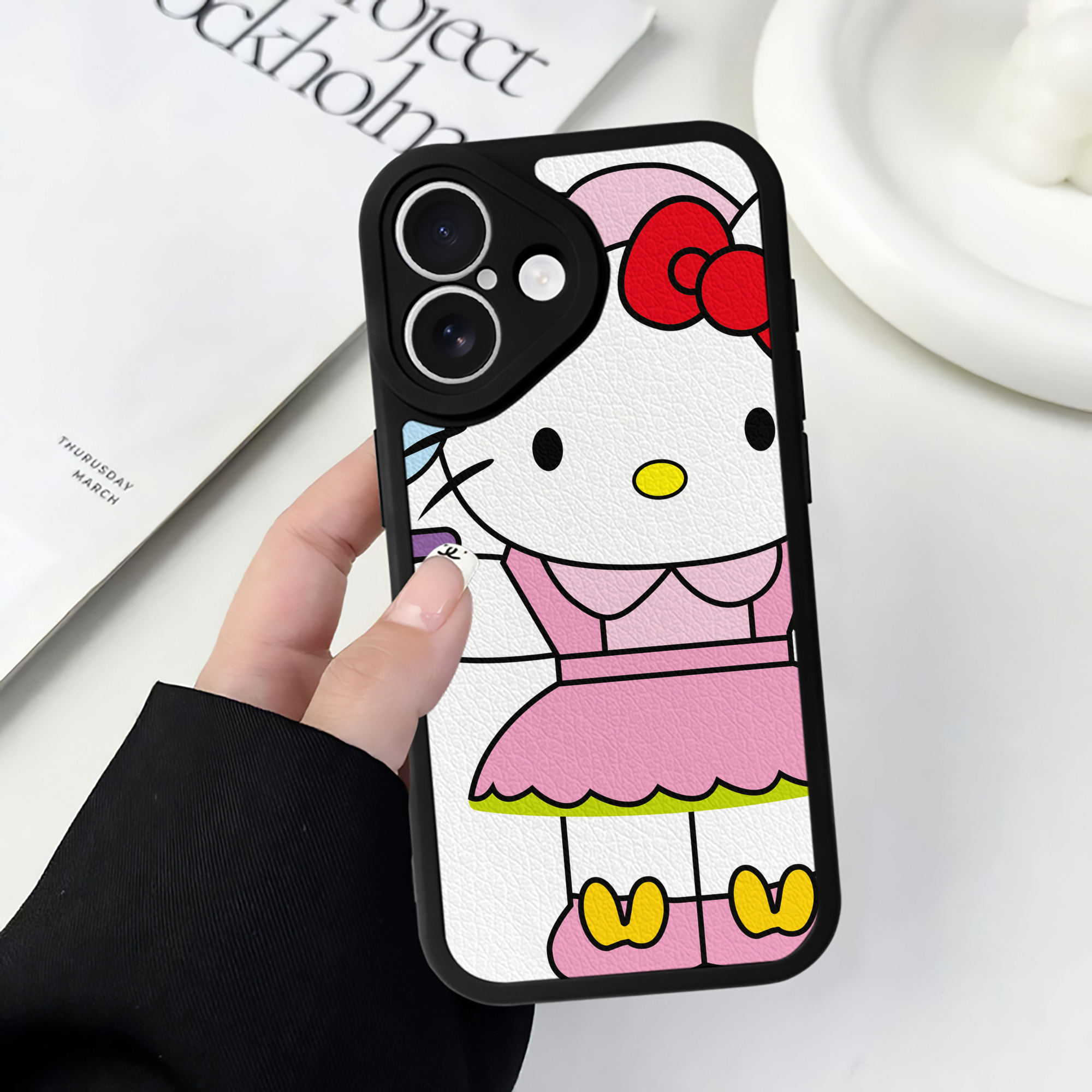 （画像用） Hello Kitty ハローキティ 【iPhone 16シリーズ対応】シリコンスマホケース（レザー調） 材質：シリコン